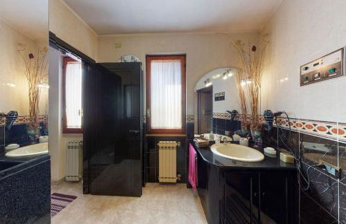 Villa con piscina e giardino a due passi dal mare. - Foto 20