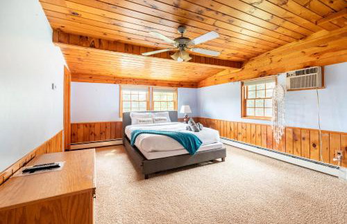 Bethel Woods Retreat - wPool, Hot Tub & Arcade! - Foto 10