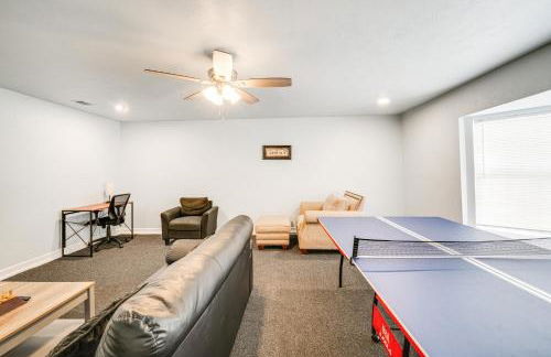Game Room and Patio Family Home in The Colony! - Foto 13
