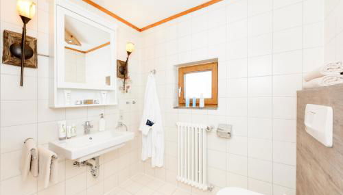 "Ferienwohnung Ess" - Annehmlichkeiten von 4-Sterne Familien-und Wellnesshotel Viktoria können mitbenutzt werden - Foto 4