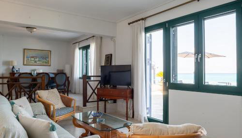 Beachfront Oasis - Photo 4