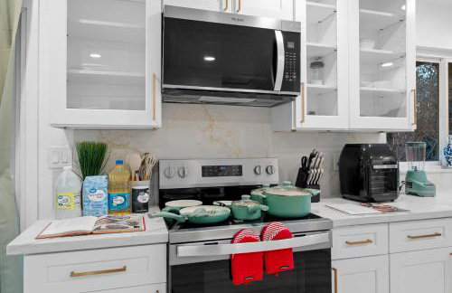 Entire Private Home with 4 Bedrooms 3 Bathrooms, Big Yard, View, , King Bed, 10 Parking, Available Now - Foto 51