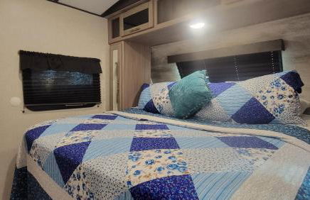 River RV, Romance Glamping Pup Paradise Riverside - Foto 8