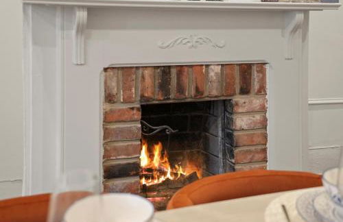 Chic Pink Villa by NestNGo Escapes with 2 car private parking - Foto 34