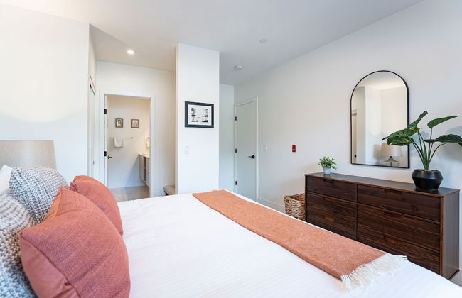 Huckin' Harry's by Revelstoke Vacations - Photo 7