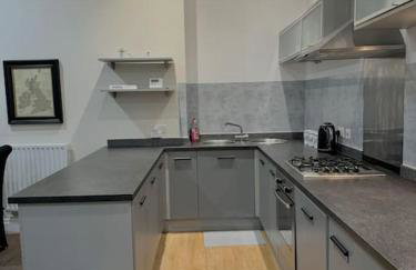 City Centre 2 Bed 2 Bath Apartment - Foto 6