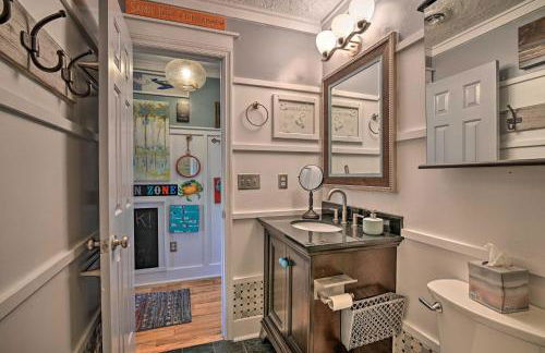 Eclectic Condo with Balcony 1 Block to Beach! - Foto 15