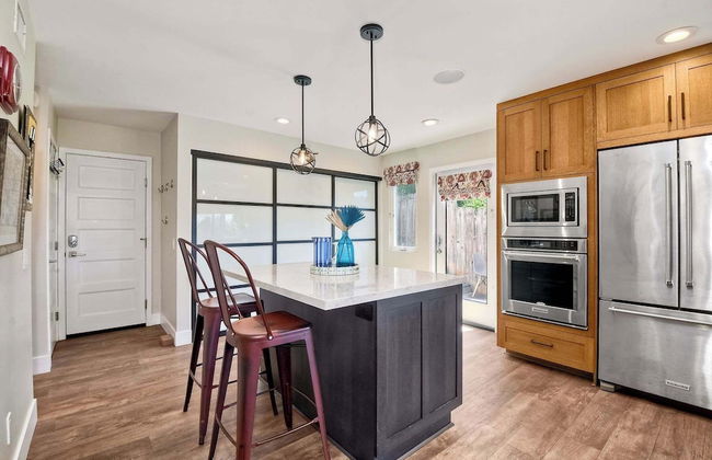 Fresh & Modern 3 BDR Just Blocks From Beach! - Photo 9