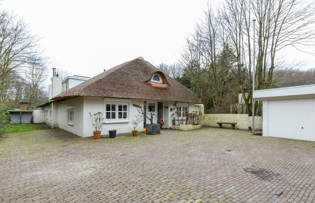 Charming Beach Villa With Thatched Roof - Photo 40