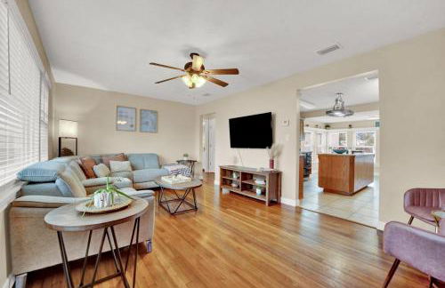 Luxury Bathroom Home with Game Room 25 Mins to PCB - Foto 8