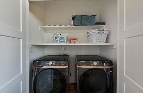 Brand-New Beach Retreat Hot Tub Sleeps 13 - Foto 36