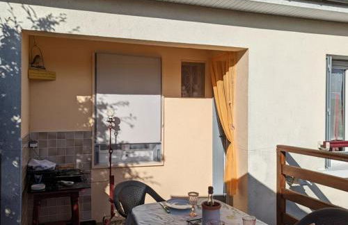 Charmant appartement avec terrasse et jardin, idéal pour 4 personnes, à Barbezieux - FR-1-653-196 - Foto 7
