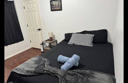 Backyard Oasis in Brownsville! - Photo 13