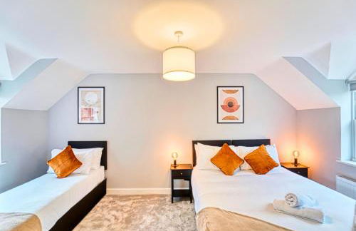 3 Bed House with Office Space in Coventry, by ARP Homes, Central, Driveway & Garage, Garden, Ideal for Contractors, Families & Long stays - Foto 13