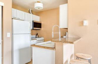 Stay Portland - John's Landing Haven - Studio Near OHSU - Photo 8