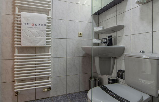 The Queen Apartments - Villa Adriana - Photo 35