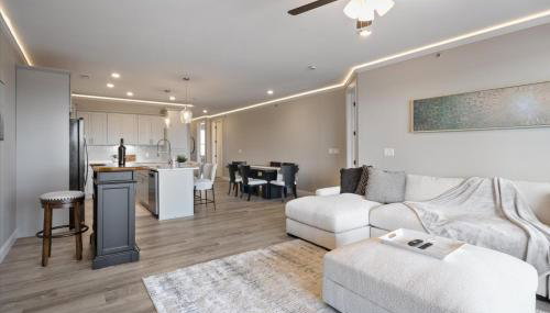 Lakefront Topsider Condo w/ Boat Slip, 2 Pools & Large Deck - Foto 2