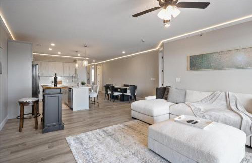 Lakefront Topsider Condo w/ Boat Slip, 2 Pools & Large Deck - Foto 2