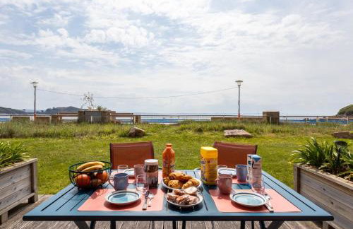 Pieds Dans L'eau Madame est Servie - Foto 1