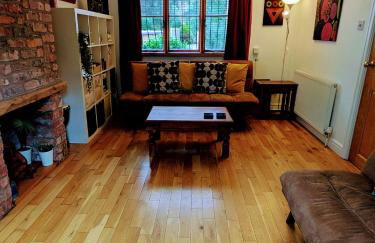 Detached House with Gated Parking in Whalley Range, Near Manchester City Centre - Foto 3