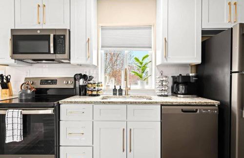 New! Charming Upper Unit in the Heart of Roseville - Foto 14