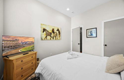 Exquisite Condo with Views in Trendy NuLu District - Foto 28