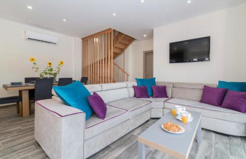 Maridenia Villa - Family Escape with Private Pool, by ZanteWize - Foto 4