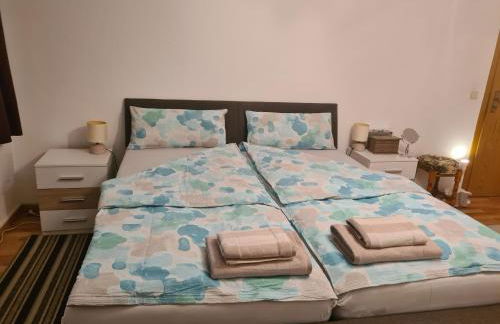 Privates Studio mit Balkon und Übernachtungsmöglichkeit in eine Wohngemeinschaft in der Nähe des Flughafens Leipzig,Halle - Foto 1