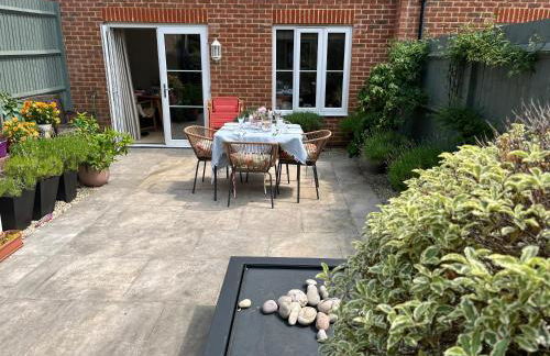 Bright, modern & close to historic town - Photo 30