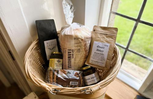 The Old Abbey Farmhouse - Stay at Quarr Abbey Monastery - Pet-Friendly Farmhouse with History & Countryside Views, surrounded by woodland & nature - Photo 11