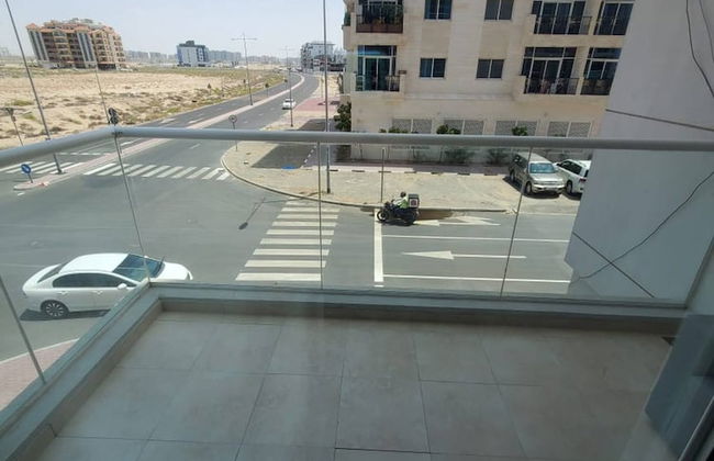 Stylish Family Friendly Studio - Photo 8