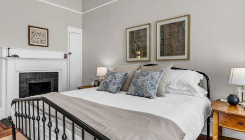 A Timeless Victorian Home with Period Charm! - Foto 4