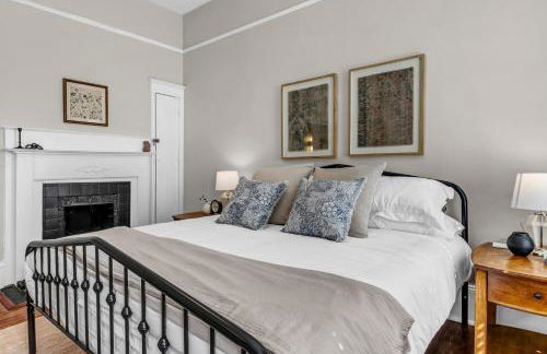 A Timeless Victorian Home with Period Charm! - Foto 4