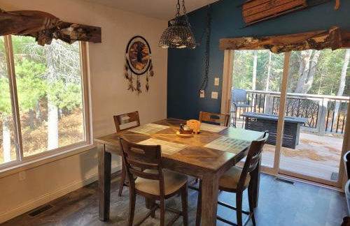 Hazel's Goose Creek Lodge - Private Riverfront! - Foto 25