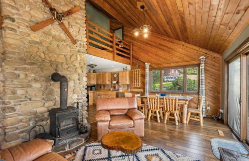 Family-Friendly Cabin with Heated Pool & Sauna - Foto 9