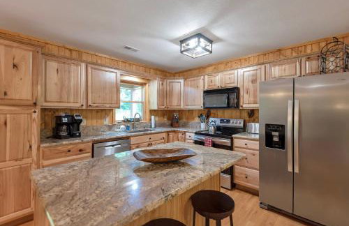 30 Mins to Boone, Fire Pit, Hot Tub, 3 porches, Dogs OK - Photo 7