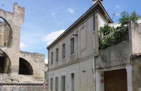 Appartement Avignon centre intra muros Cour extérieure Parking privé gratuit - Foto 1
