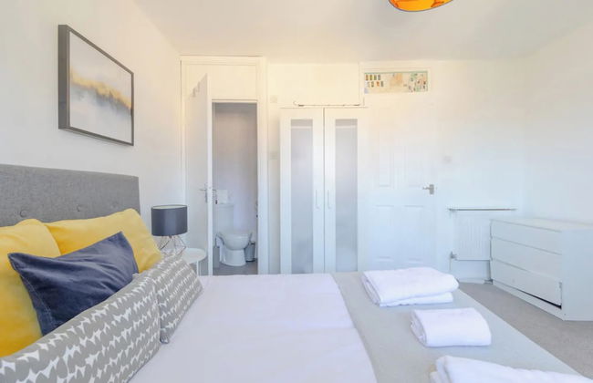 Lovely 4 Bed House w Garden, 1 Stop to Waterloo - Foto 2