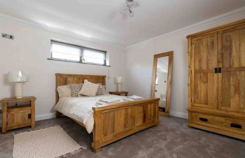 Huge 6 Bed House with Entertainment room and Hotub - Foto 27