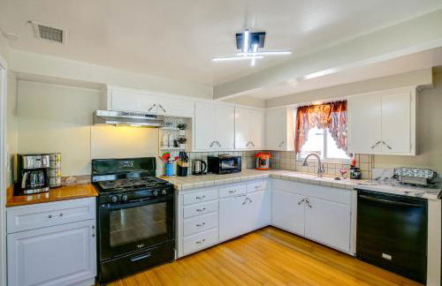 2 Mi to Ocean Long Beach Home with Gas Grill! - Foto 2