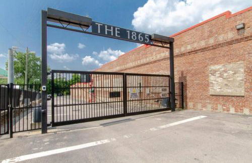 Amazing Amenities and Location - 1 Bedroom Condo - Foto 31