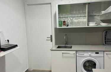 1 linea de playa puerto deportivo Vistas al mar recién reformado - Photo 35