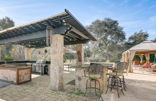 Pool, Peacocks and Views! Lavish Retreat in Gilroy - Foto 36