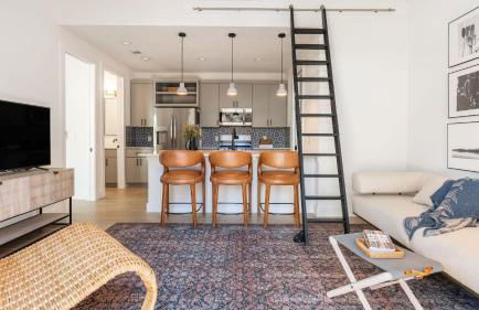 6BDR Luxe Pool Retreat • City Views Ping Pong Foosball Guest House Henley - Foto 25