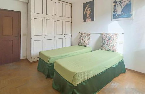 2 Bedroom Beautiful Apartment In Marina Di Campo - Photo 23