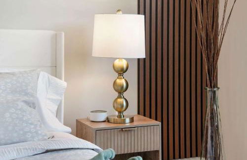 Modern 2BR2BA Condo Free Parking and Balcony - Foto 24