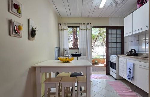 Charme de um típico chalé de campo com lareira. - Foto 12