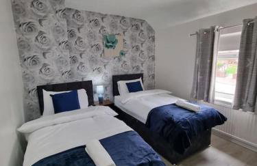 Comfy stays, Rotherham for contractors & Families, spacious, conservatory, free parking, wifi, 3BDR - Foto 27