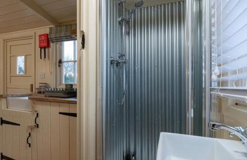 Shepherdshut-hot Tub-cotswolds-petfriendly - Photo 57