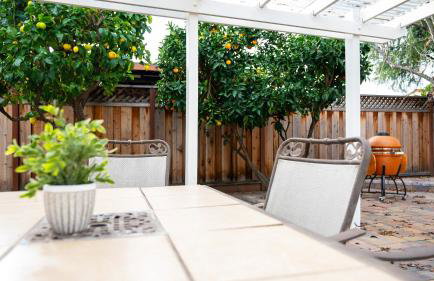 Grand Lux 4BR Prime Location & Serene Yard - Foto 14